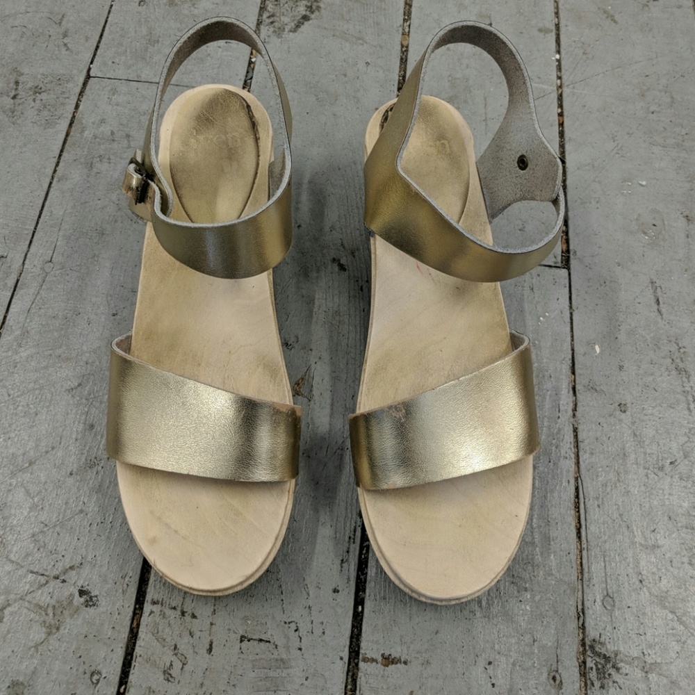 Sven Clogs Sandals Pale Gold sz 40 or 9 US